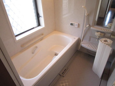Bath. Wide bath