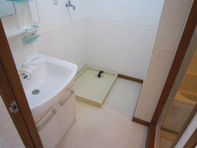 Washroom. Independent wash basin dressing room