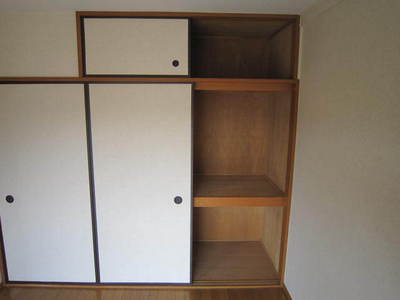 Receipt. Upper closet with storage