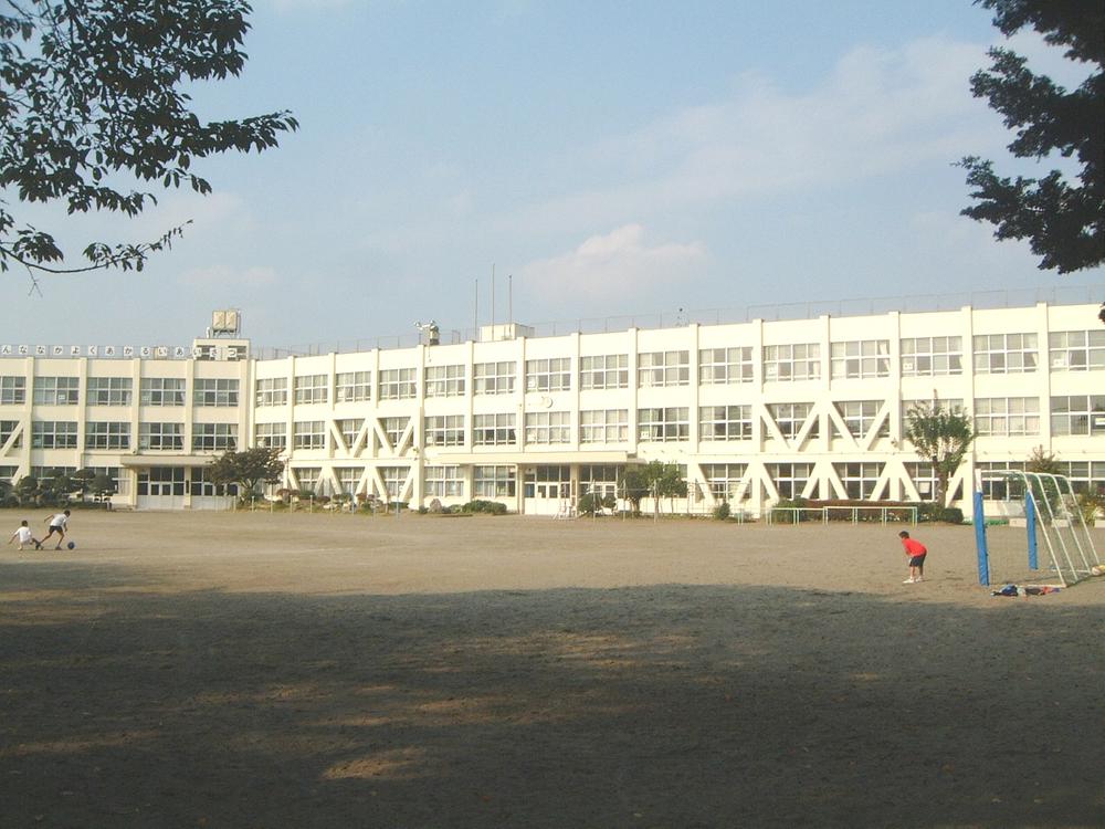 Primary school. Haijima 160m to the third elementary school