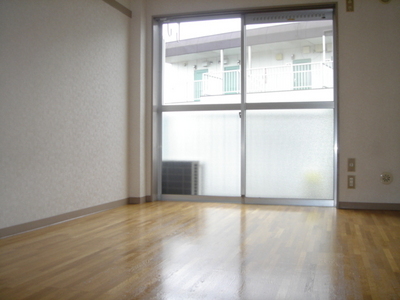 Living and room. Western style room! 