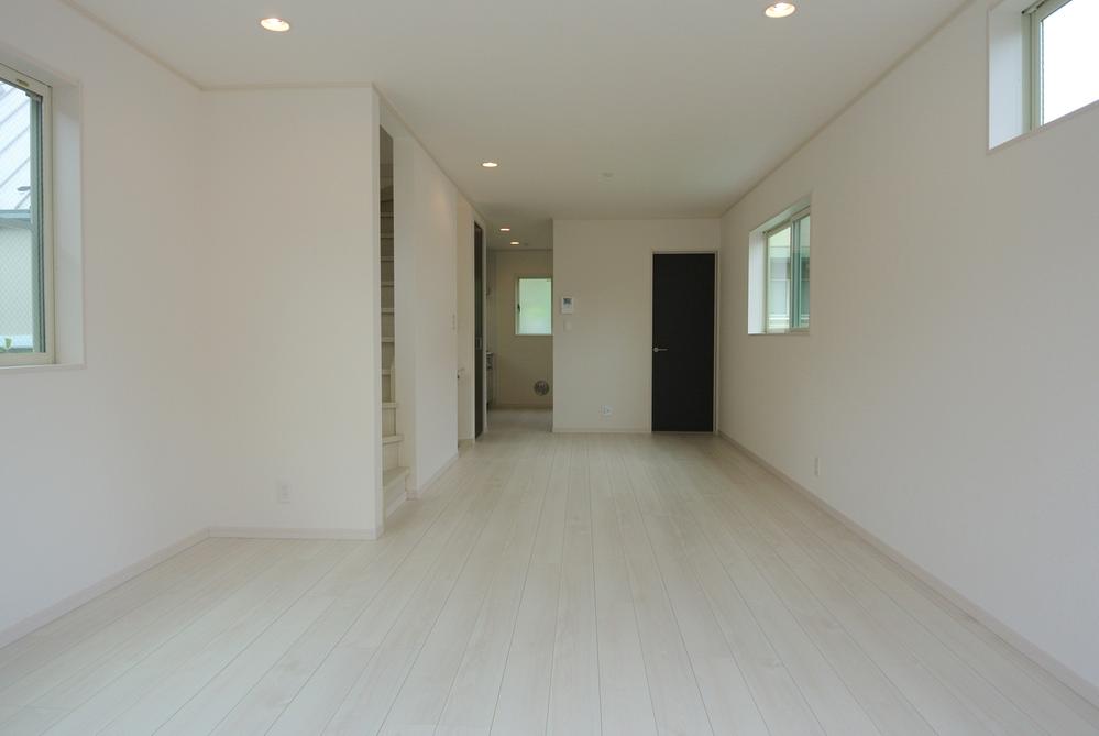 Same specifications photos (living). Example of construction