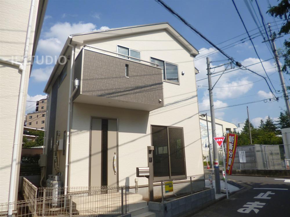 Local photos, including front road. Local (August 2013) Shooting