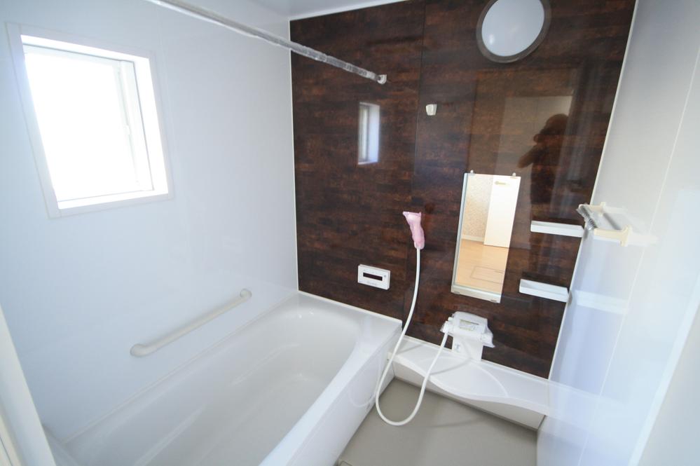 Bathroom. Local (August 2013) Shooting