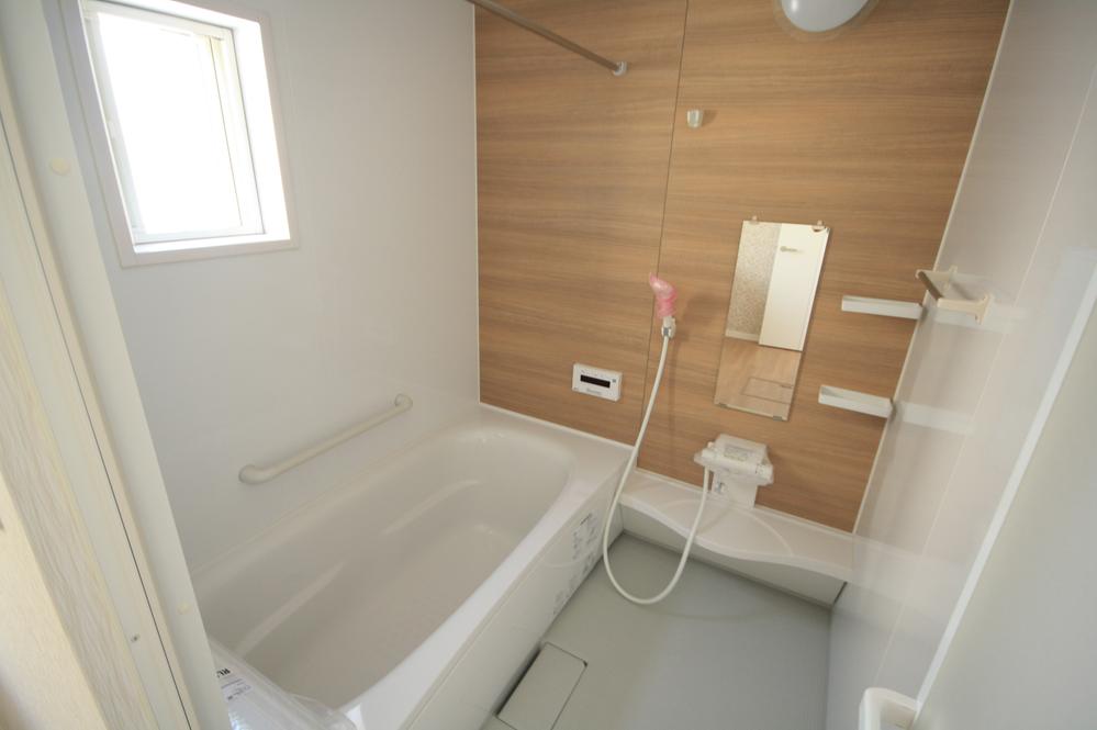 Bathroom. Local (August 2013) Shooting