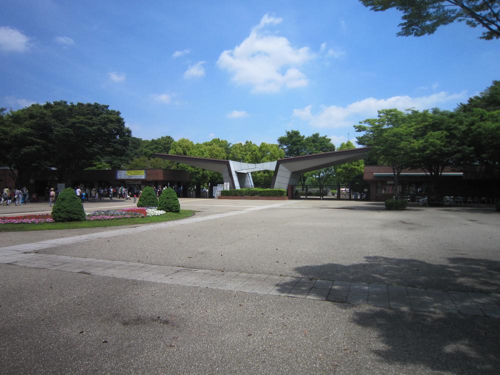 park. 400m until the Showa Memorial Park