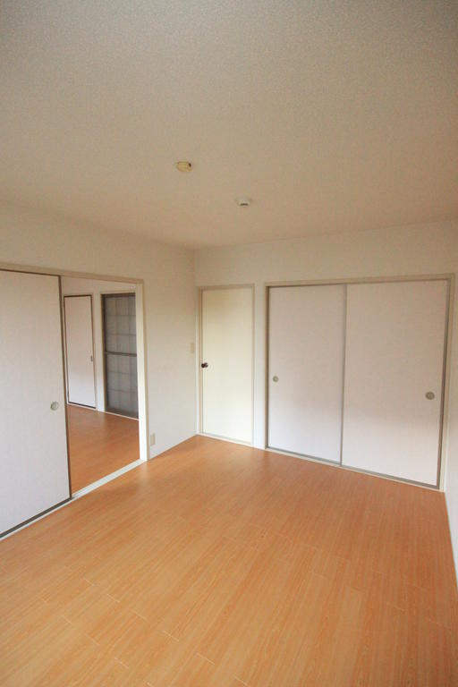 Living and room. ☆ 彡 bright Western-style