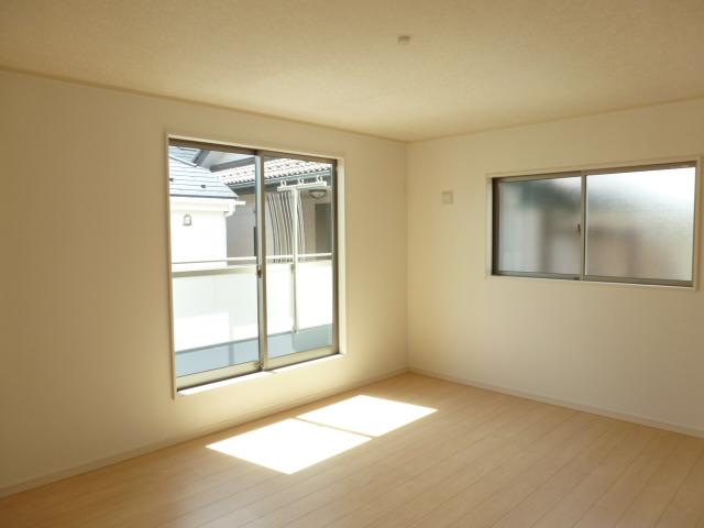 Non-living room. Building 2 Spacious 10 Pledge of main bedroom (September 2013) Shooting