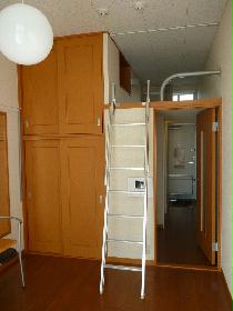 Living and room. The floor is different depending on your room. For more information, please contact.