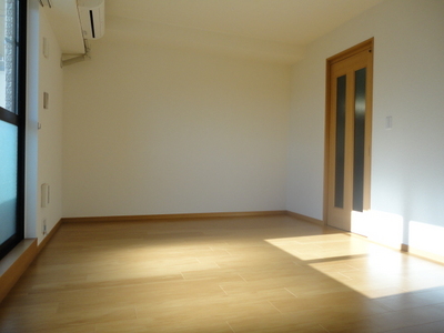 Living and room. Western-style 9.4 Pledge!