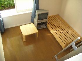 Living and room. 1F is a photograph of furnished rooms.