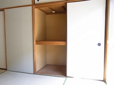 Receipt. Japanese-style room 6 quires ・ Storage between 1