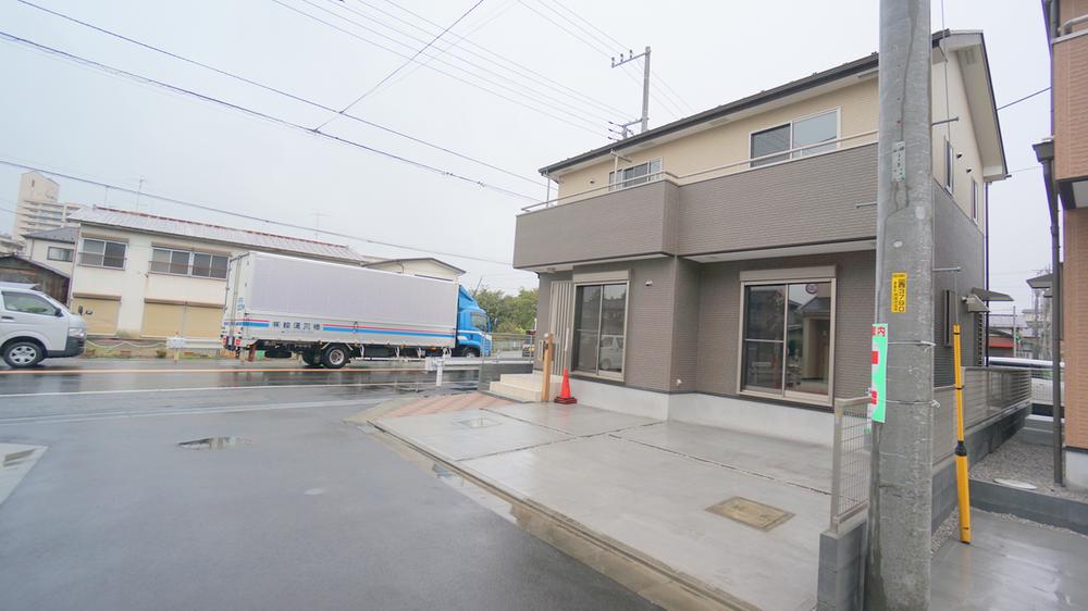 Local photos, including front road. D Building