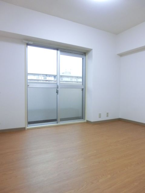 Living and room. ☆ Western-style 5.75 Pledge ☆