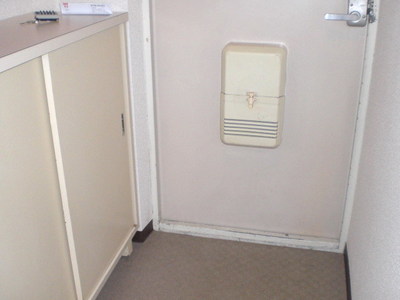Entrance. Entrance ・ Shoebox