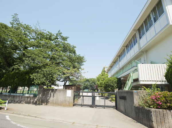 Surrounding environment. Municipal Musashino Elementary School / 3-minute walk (about 170m)