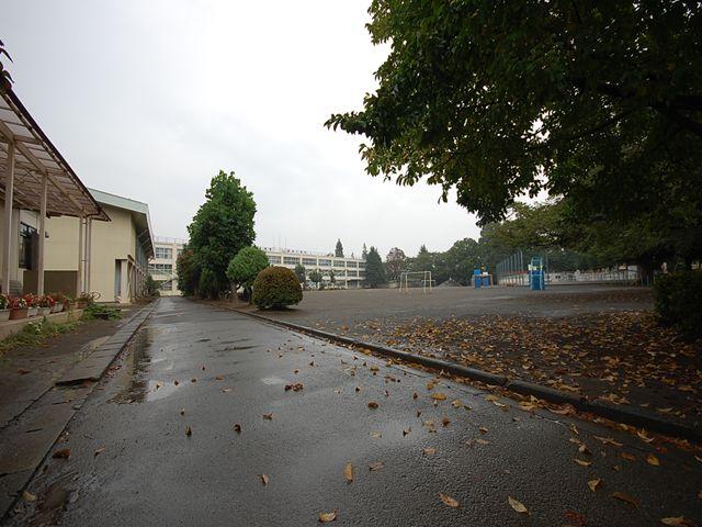 Primary school. Akishima City Guanghua up to Elementary School 1053m