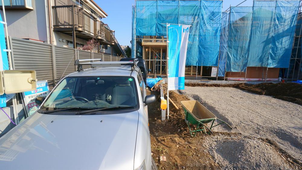 Local photos, including front road. Local (11 May 2013) Shooting