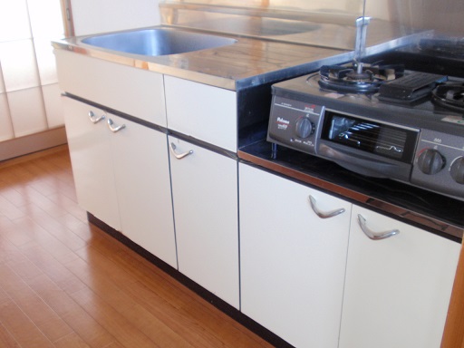 Kitchen. Gas stove installed already