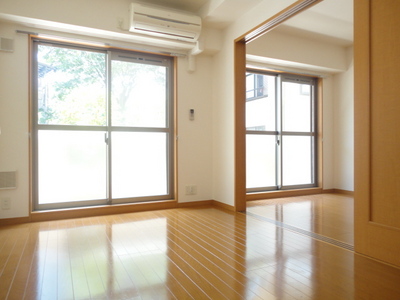 Living and room. Open-minded Mato attractive