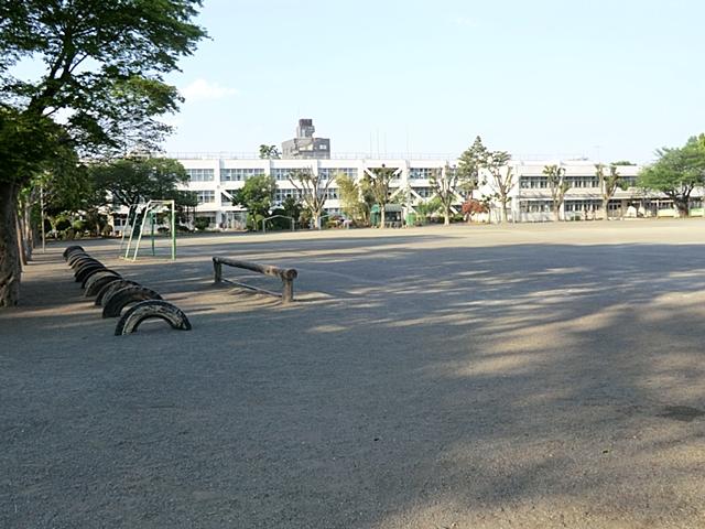 Primary school. Akishima Tatsuhigashi to elementary school 1036m
