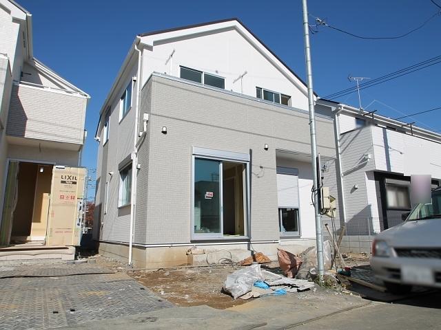 Local appearance photo. 1 Building During construction