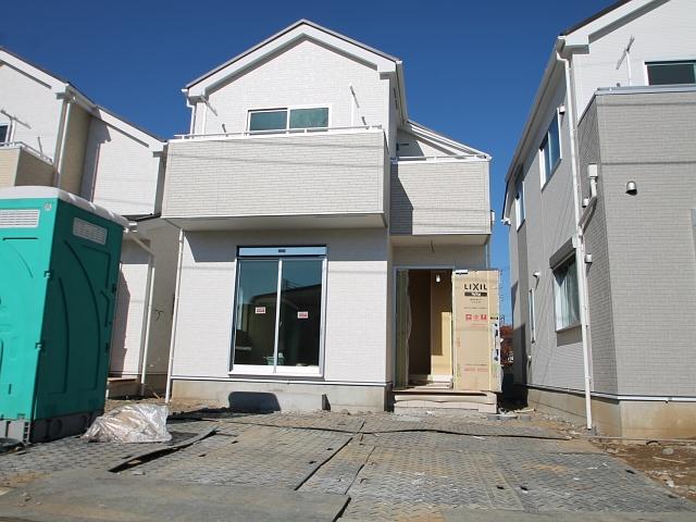 Local appearance photo. Building 2 During construction