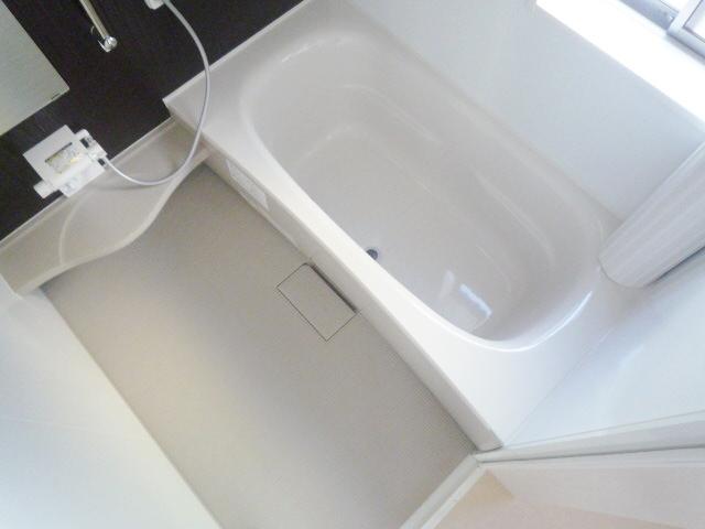 Bathroom. 2013.11.05 shooting Tub that can be freely also sitz bath.