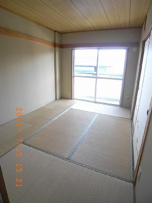 Other room space. Good Japanese-style room of sun per settle