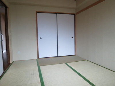 Living and room. Healing of the Japanese-style room ・ Storage room!