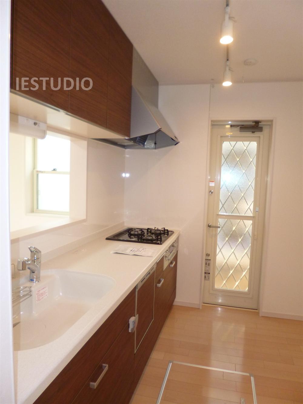 Kitchen. Indoor (12 May 2013) Shooting