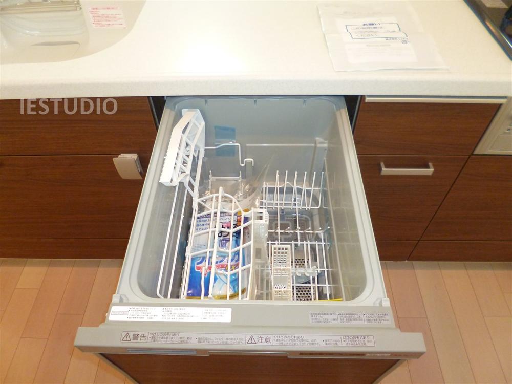 Kitchen. Indoor (12 May 2013) Shooting