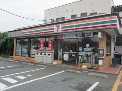 Convenience store. 530m to Seven-Eleven (convenience store)