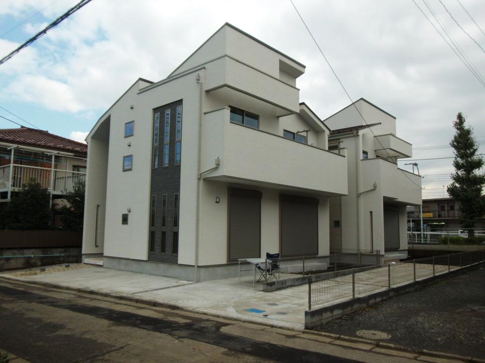 Local photos, including front road. Local (11 May 2013) Shooting