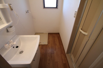 Washroom. Dressing room! 