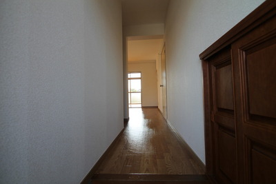 Entrance. Indoor hallway from the front door! 