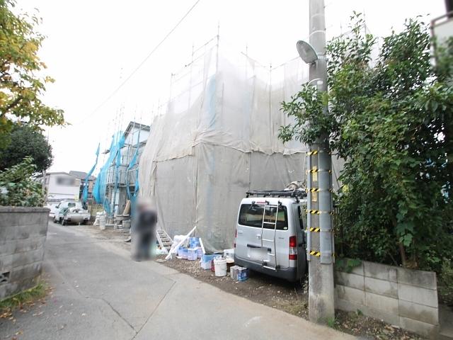 Local photos, including front road. Akishima Midoricho 2-chome, contact road situation