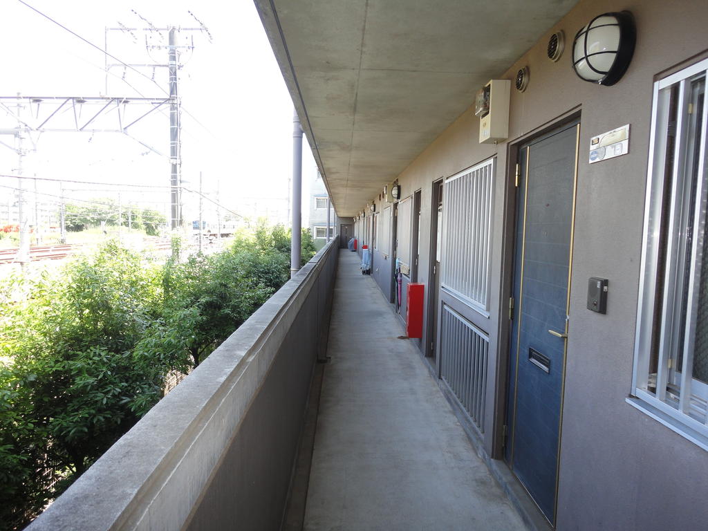 Other common areas. Spacious also shared hallway