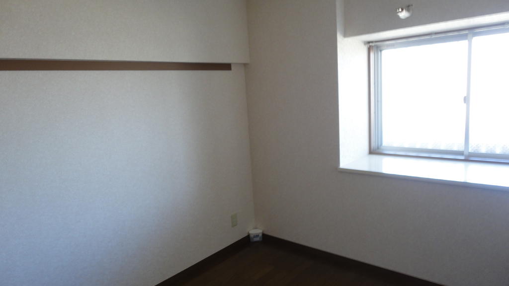Living and room. The north side of the Western-style There are housed respectively.