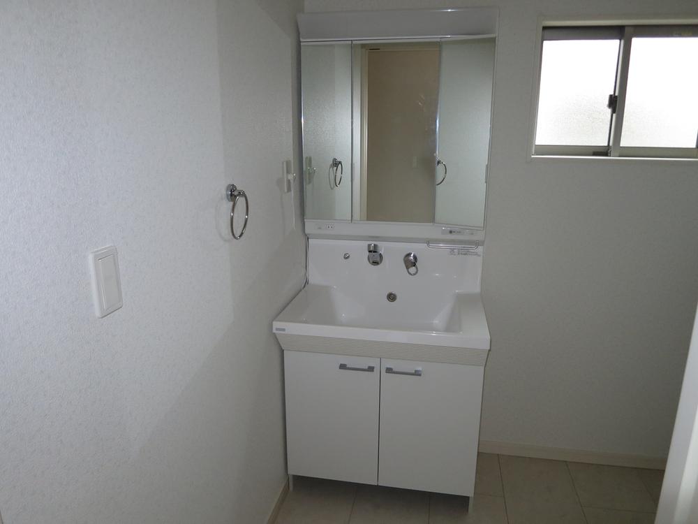 Wash basin, toilet. Indoor (11 May 2011) Shooting