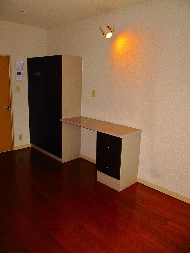 Other. Since there is also a desk you are can also take away work and study ☆