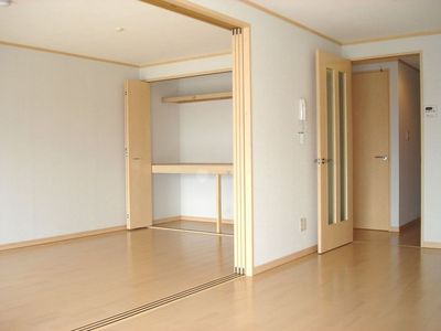 Living and room. Western-style from LDK! Bright and comfortable space! 