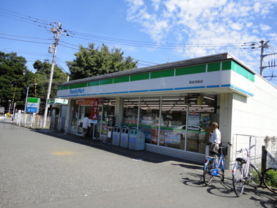 Convenience store. 1850m to Family Mart (convenience store)