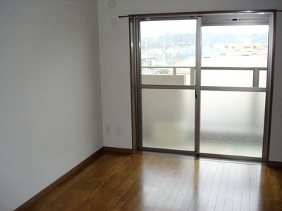 Living and room. living! 