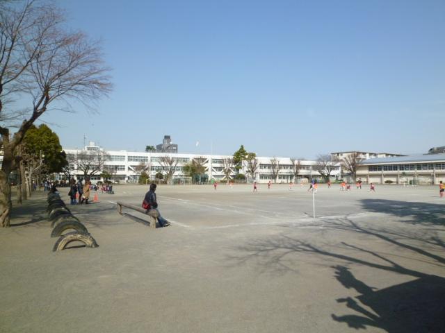 Primary school. Akishima Tatsuhigashi to elementary school 550m