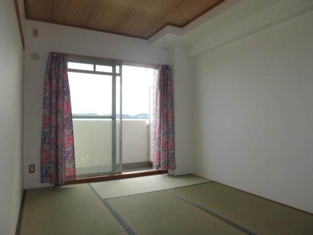 Non-living room. Is a Japanese-style room. You Yes and tatami mat replacement.