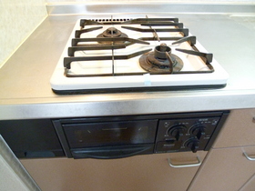 Kitchen. 2-neck is a gas stove (with grill)