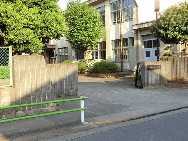Primary school. Akishima Municipal Force to elementary school 240m