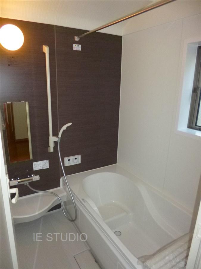 Bathroom. Local (12 May 2013) Shooting