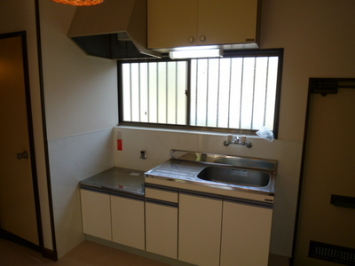 Kitchen. ☆ Two-burner gas stove installed Friendly Kitchen ☆